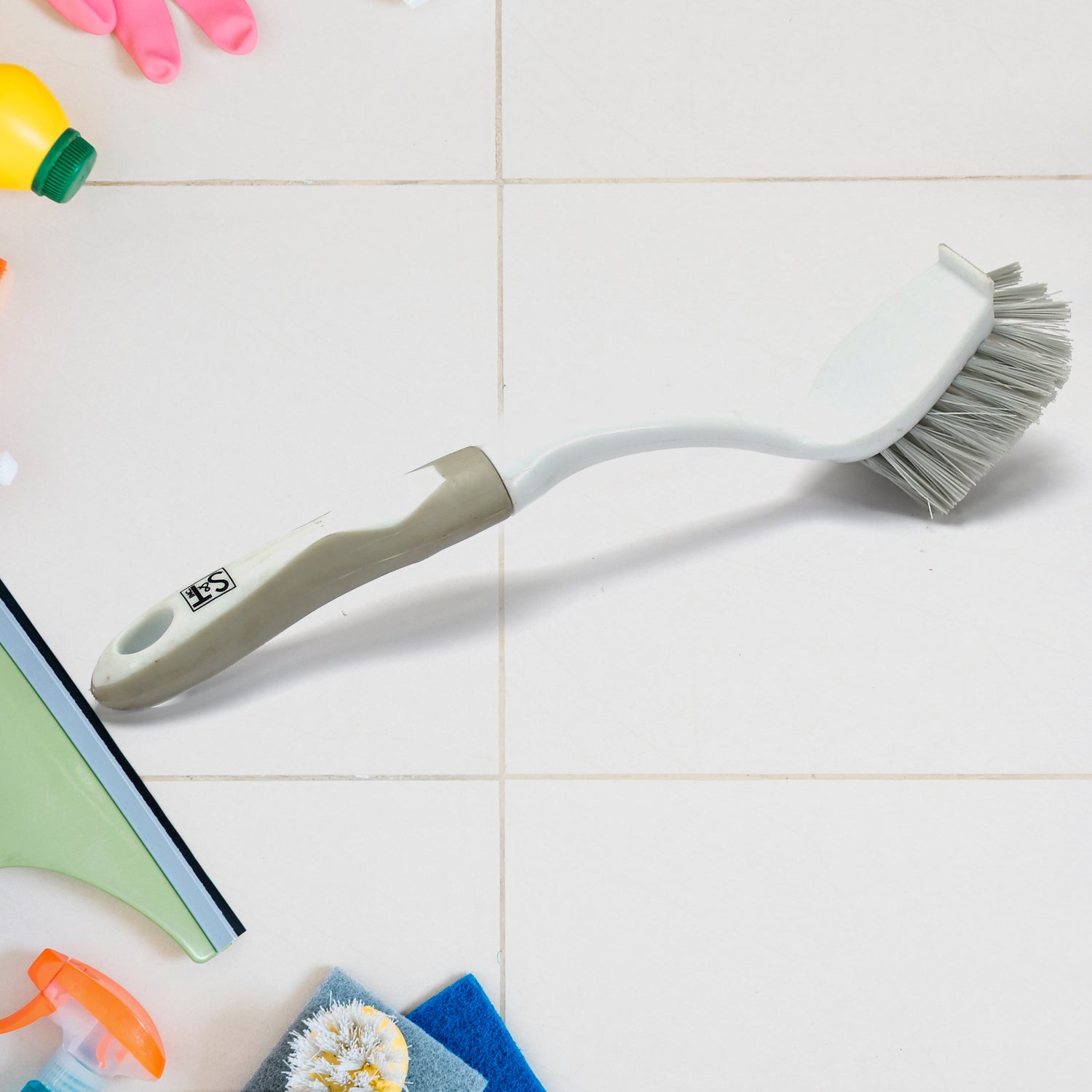 Multi-purpose cleaning brush for sink and toilet, with flexible bristles