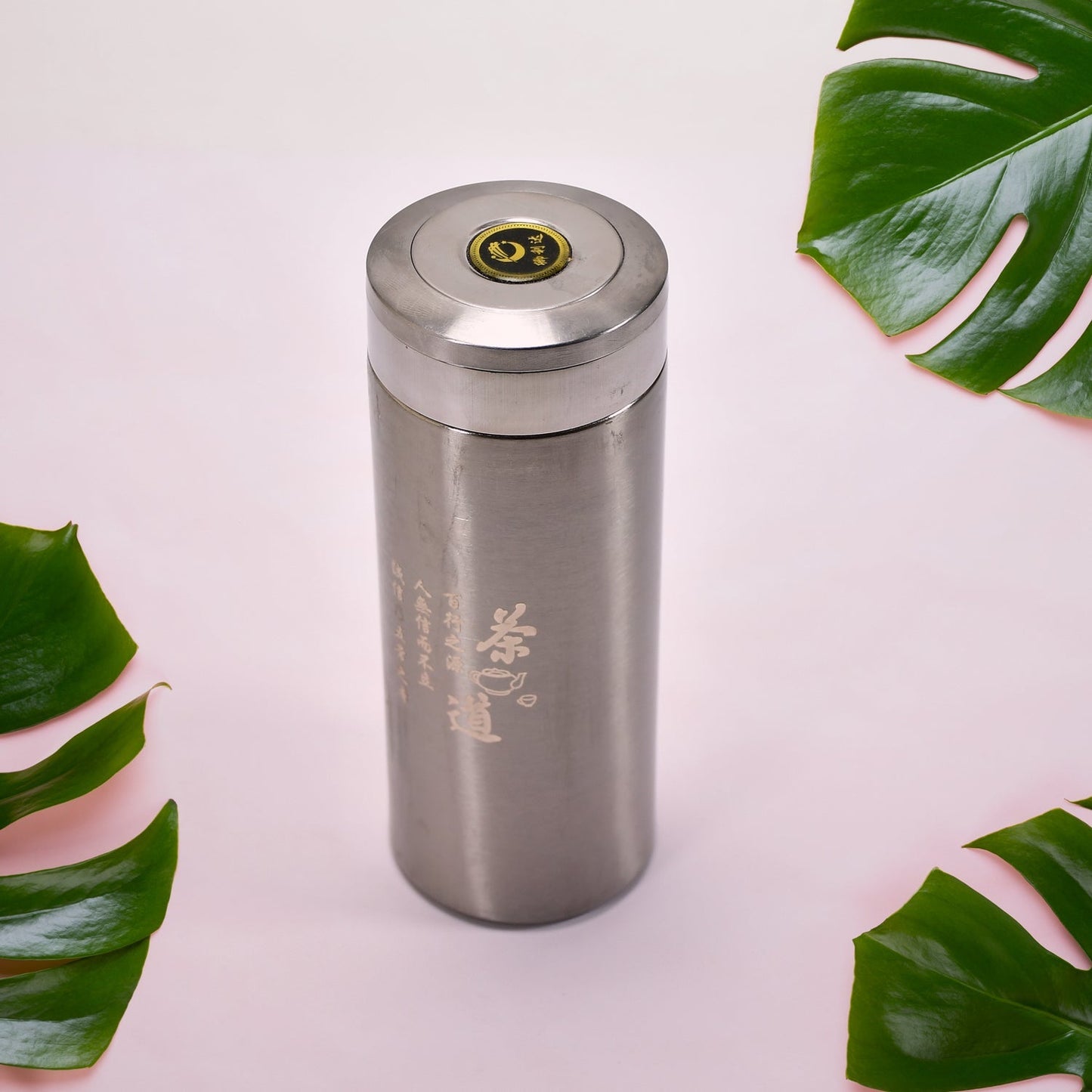 Stainless steel vacuum bottle, detailed view