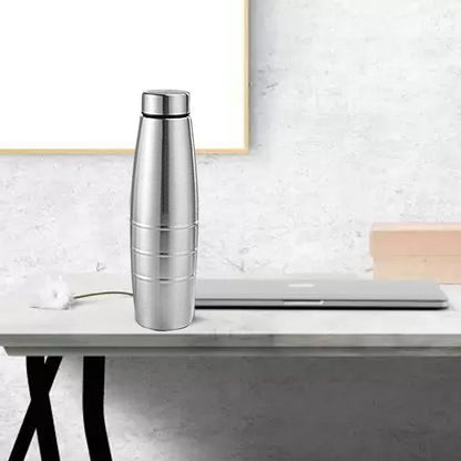 Stylish 1000 ml stainless steel bottle for easy hydration.