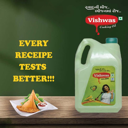 Vishwas refined corn oil in a 5-liter bottle.