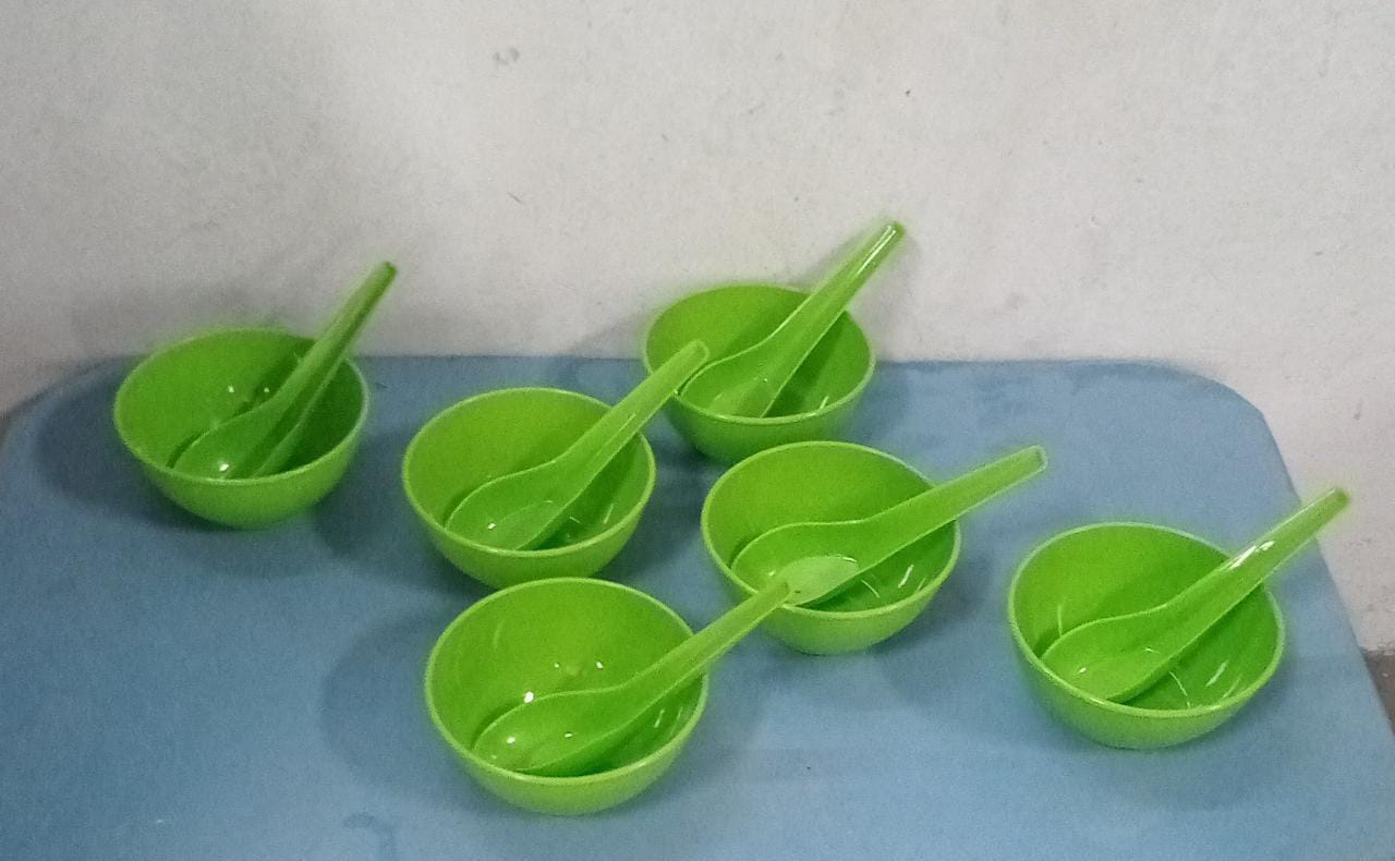 Plastic soup bowl set with spoons, 6 pieces, kitchen