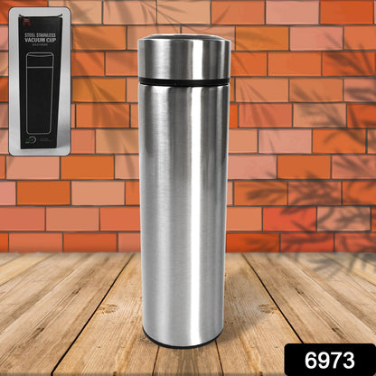 Stainless steel flask for hot and cold drinks.